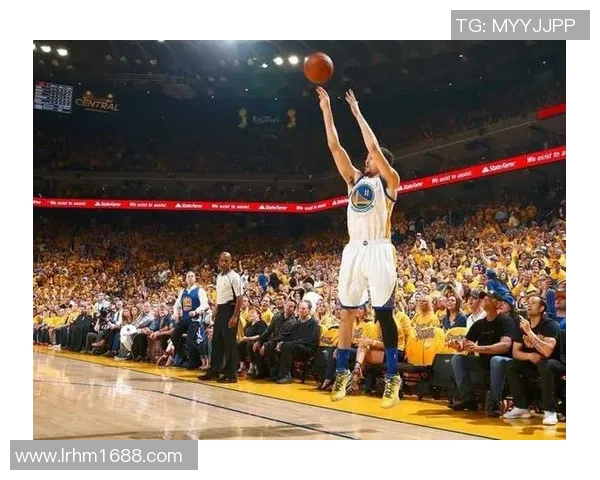 克莱汤普森：勇士队的三分射手与篮球传奇之路